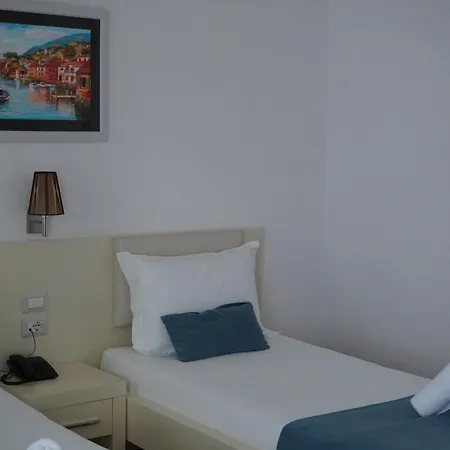 Agel فندق ساراندا